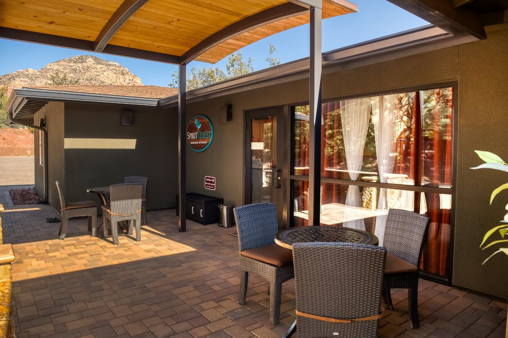 spiritquest-sedona-retreat-side-patio spirtquest sedona retreats exterior where we do healing retreats