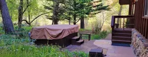 spa-canyon-lodging-spiritquest1 Outdoor hot tub and private deck at our all-inclusive Sedona retreat lodging in Oak Creek Canyon.